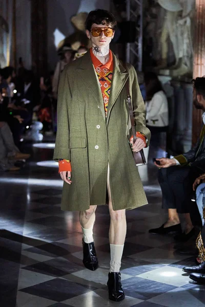 Look 19